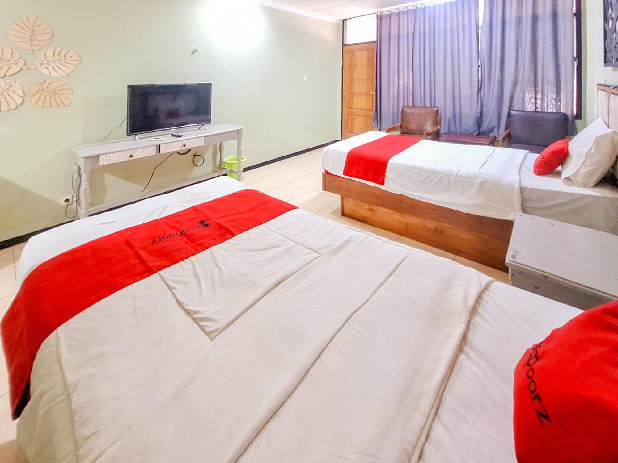 Reddoorz Near Stadion Semeru Lumajang Jawa Timur Exteriör bild