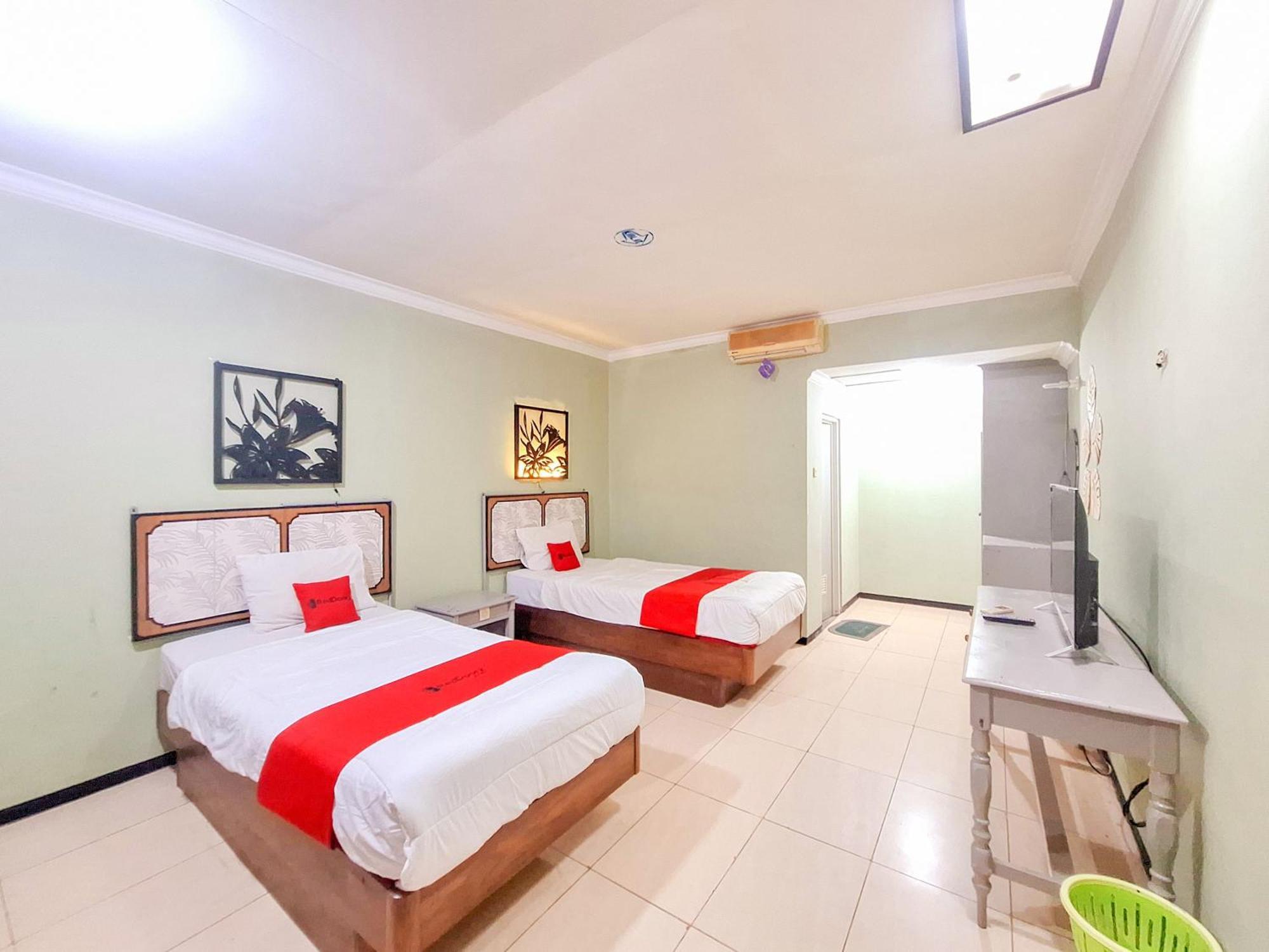 Reddoorz Near Stadion Semeru Lumajang Jawa Timur Exteriör bild