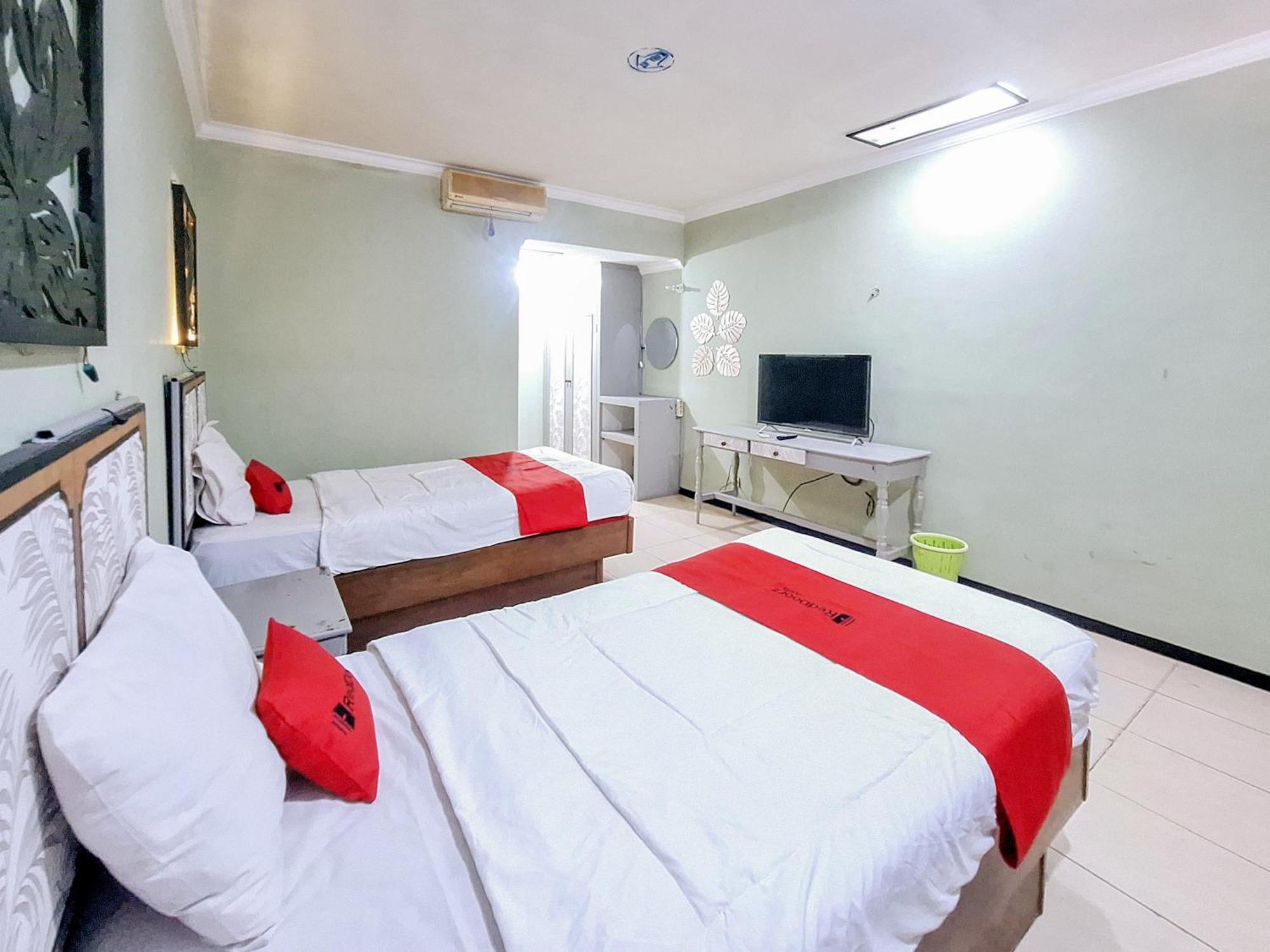 Reddoorz Near Stadion Semeru Lumajang Jawa Timur Exteriör bild