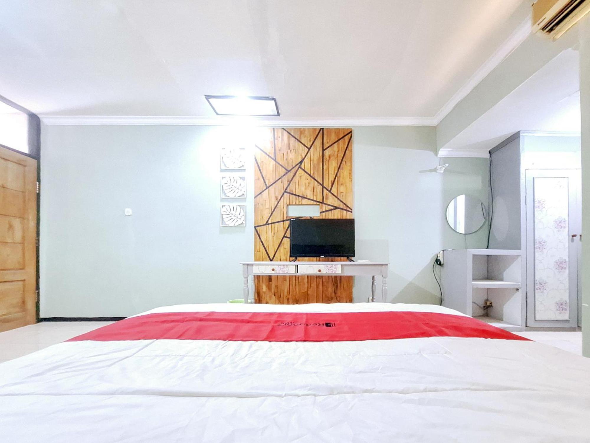Reddoorz Near Stadion Semeru Lumajang Jawa Timur Exteriör bild