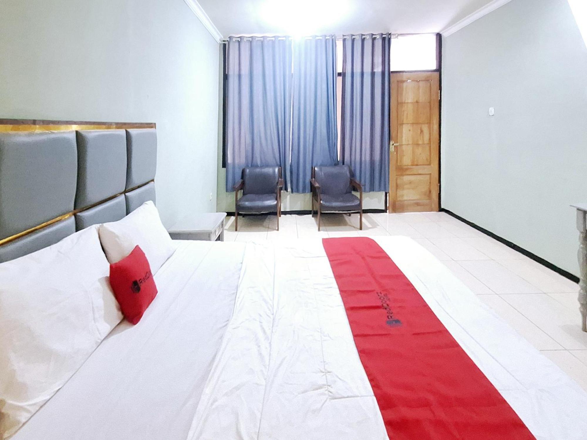 Reddoorz Near Stadion Semeru Lumajang Jawa Timur Exteriör bild