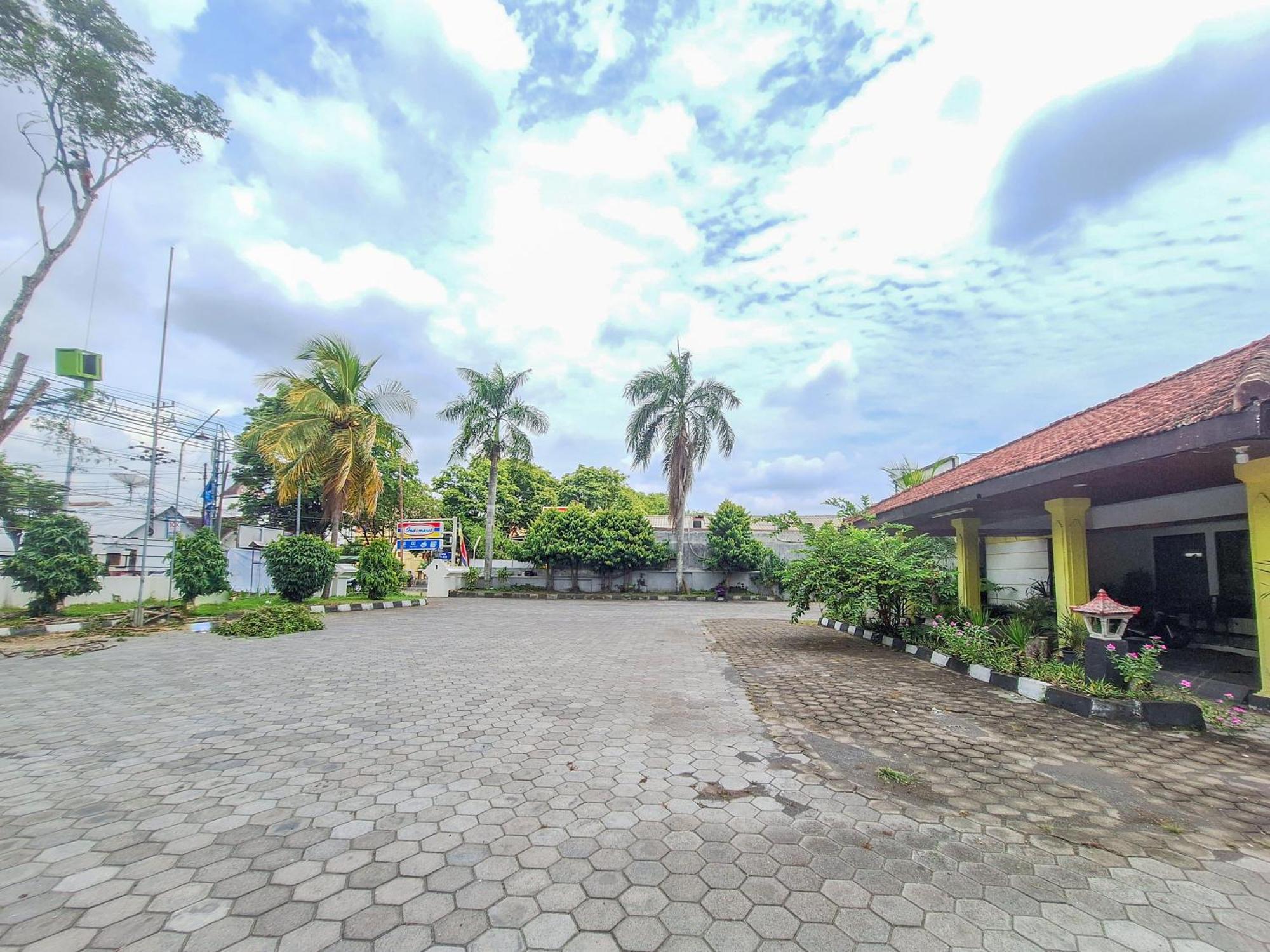 Reddoorz Near Stadion Semeru Lumajang Jawa Timur Exteriör bild